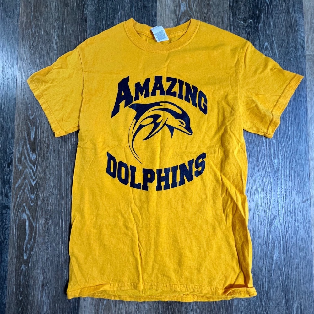 Gildan T-Shirt Unisex Small Yellow Amazing Dolphins Graphic Short Sleeve Tee